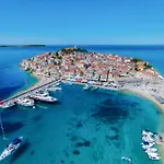 Perla 3 Mit Blick Auf Wasser By Interhome Daire Mitlo